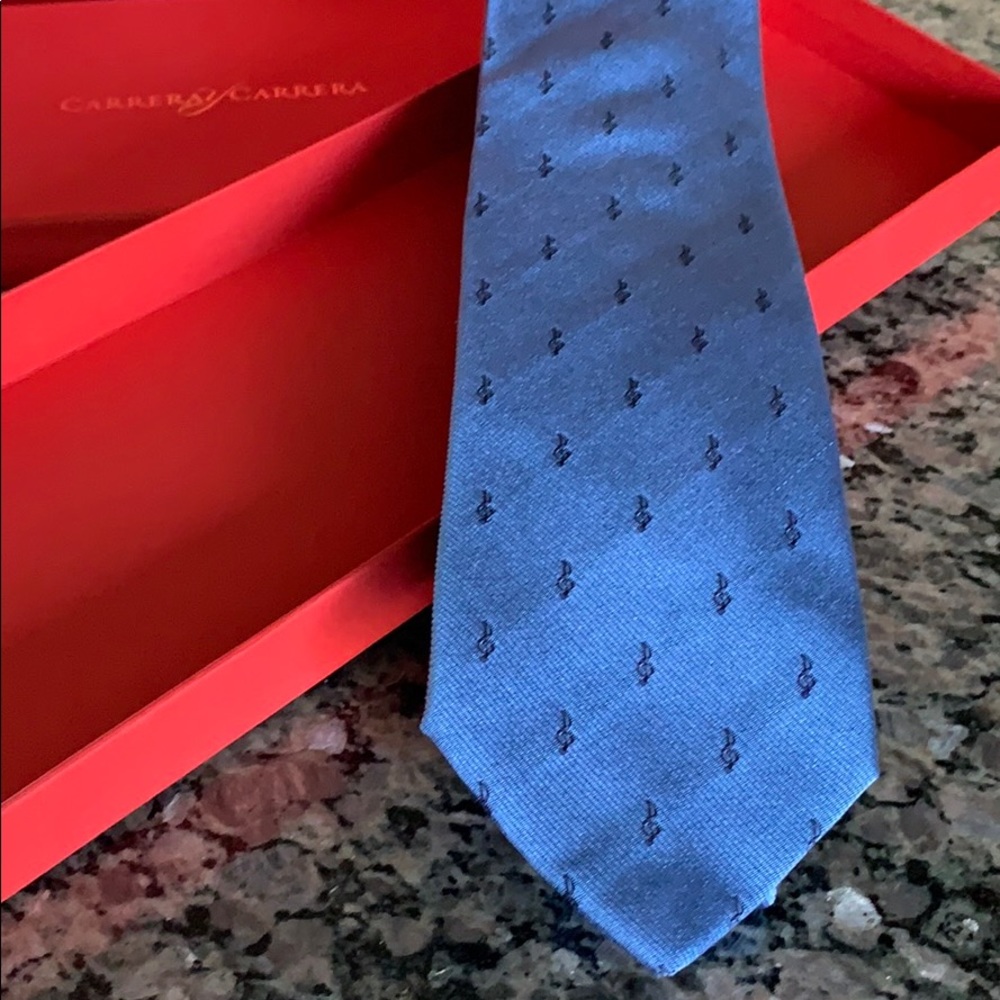 Silk tie by Madrid jeweller Carrara y Carrera.